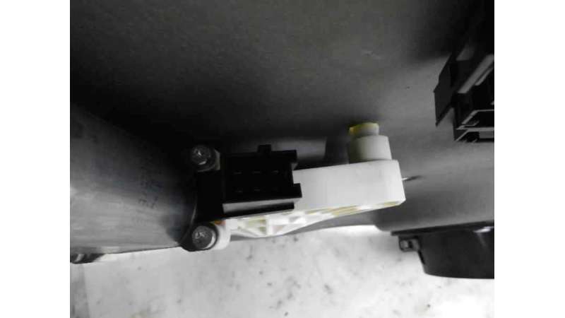 ELEVALUNAS TRASERO DERECHO MERCEDES CLASE A 2.0 CDI (109 CV) DE 2006 - D.3084086 ELEVALUNAS TRASERO DERECHO MERCEDES CLASE A 2.0 CDI (109 CV) DE 2006 - D.3084086