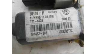 MOTOR ELEVALUNAS TRASERO DERECHO SEAT TOLEDO 1.9 TDI (110 CV) DE 2000 - D.3094959 / 1J4959812C