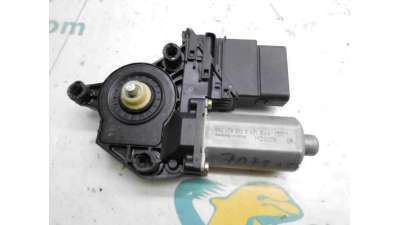 MOTOR ELEVALUNAS TRASERO DERECHO VOLKSWAGEN GOLF IV BERLINA 1.6 (101 CV) DE 1997 - D.3120994 / 0130821766