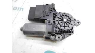 MOTOR ELEVALUNAS TRASERO DERECHO VOLKSWAGEN GOLF IV BERLINA 1.6 (101 CV) DE 1997 - D.3120994 / 0130821766