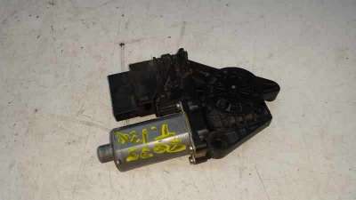 MOTOR ELEVALUNAS TRASERO DERECHO VOLKSWAGEN PASSAT BERLINA 1.9 TDI (116 CV) DE 1998 - D.3129750 / 101438202