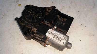 MOTOR ELEVALUNAS TRASERO IZQUIERDO RENAULT SCENIC III 1.9 dCi D (131 CV) DE 2009 - D.3187459 / 915946100