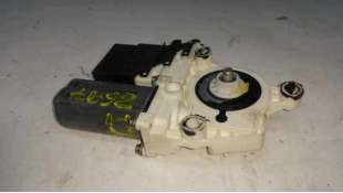 MOTOR ELEVALUNAS TRASERO IZQUIERDO VOLKSWAGEN GOLF IV VARIANT 1.6 16V (105 CV) DE 1999 - D.3261192