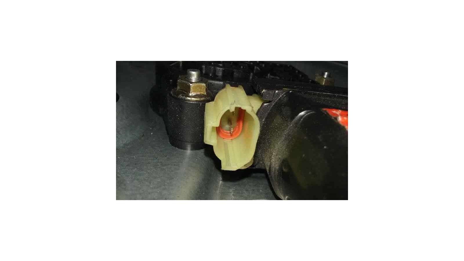 ELEVALUNAS TRASERO DERECHO HYUNDAI TUCSON 2.0 CRDi (140 CV) DE 2006 - D.3397063 ELEVALUNAS TRASERO DERECHO HYUNDAI TUCSON 2.0 CRDi (140 CV) DE 2006 - D.3397063