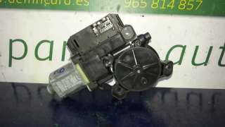 MOTOR ELEVALUNAS TRASERO DERECHO VOLKSWAGEN POLO 1.4 FSI (86 CV) DE 2011 - D.3403874 / 0130822533