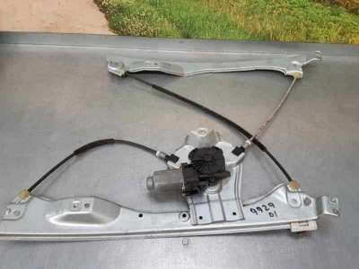 ELEVALUNAS DELANTERO IZQUIERDO RENAULT CLIO III 1.5 dCi D (75 CV) DE 2012 - D.3661909 / 8200826167