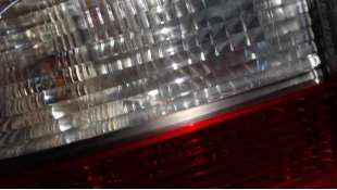 PILOTO TRASERO IZQUIERDO RENAULT LAGUNA II 1.9 dCi D (101 CV) DE 2004 - D.3867245 2