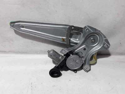 ELEVALUNAS TRASERO IZQUIERDO TOYOTA YARIS 1.5 16V (75 CV) DE 2014 - D.4050048
