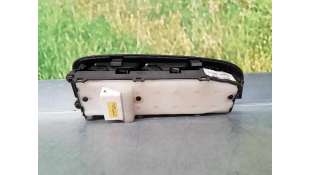 MANDO ELEVALUNAS DELANTERO IZQUIERDO  TOYOTA AVENSIS BERLINA 2.0 Turbodiesel (116 CV) DE 2005 - D.4053591 / 8482005100 2