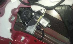 ELEVALUNAS DELANTERO DERECHO PEUGEOT 2008 1.6 Blue-HDI FAP (99 CV) DE 2017 - D.4096652 / 9674254380