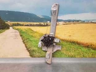 ELEVALUNAS DELANTERO DERECHO PEUGEOT 2008 1.6 Blue-HDI FAP (99 CV) DE 2015 - D.4141560 / 9673154380