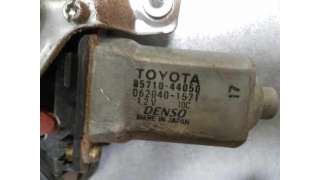 ELEVALUNAS TRASERO DERECHO TOYOTA AVENSIS VERSO 2.0 Turbodiesel (116 CV) DE 2002 - D.4206332 / 8571044050