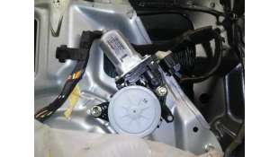ELEVALUNAS DELANTERO IZQUIERDO KIA CARNIVAL 2.9 CRDi (185 CV) DE 2007 - D.4208860 / 824504D000