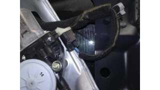 ELEVALUNAS DELANTERO IZQUIERDO KIA CARNIVAL 2.9 CRDi (185 CV) DE 2007 - D.4208860 / 824504D000