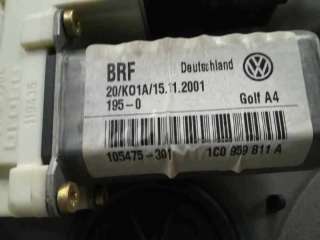 ELEVALUNAS TRASERO IZQUIERDO VOLKSWAGEN BORA BERLINA 1.6 16V (105 CV) DE 2002 - D.4264951 / 1C0959811A