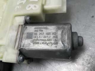 ELEVALUNAS DELANTERO IZQUIERDO PEUGEOT 308 1.5 HDI (130CV) DE 2018 - D.4292321 / 9825710380