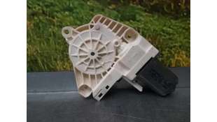 MOTOR ELEVALUNAS TRASERO IZQUIERDO SEAT ALHAMBRA 2.0 TDI (150 CV) DE 2017 - D.4302342 / 8K0959802B 2