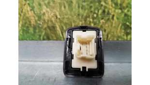 MANDO ELEVALUNAS DELANTERO DERECHO DACIA SANDERO 0.9 TCE CAT bivalent. Gasolina / GPL (90 CV) DE 2018 - D.4305334 2