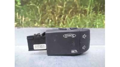 MANDO RADIO RENAULT CLIO II FASE II 1.5 dCi D (82 CV) DE 2003 - D.4311057 / 8200058695