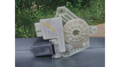 MOTOR ELEVALUNAS TRASERO IZQUIERDO SKODA RAPID 1.2 TSI (110 CV) DE 2016 - D.4312955 / 5JA959811L