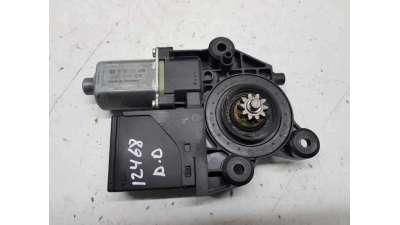 MOTOR ELEVALUNAS DELANTERO DERECHO RENAULT SCENIC III 1.5 dCi D FAP (110 CV) DE 2015 - D.4322915 / 807302741R