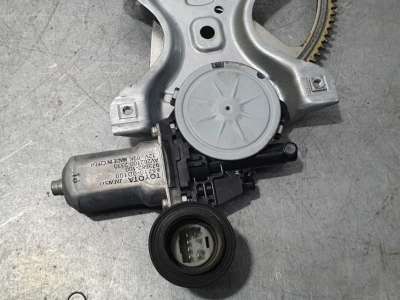 ELEVALUNAS DELANTERO DERECHO TOYOTA AURIS 1.6 16V (124 CV) DE 2008 - D.4379073 / 857100D100
