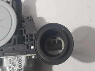 ELEVALUNAS DELANTERO DERECHO TOYOTA YARIS 1.4 Turbodiesel (90 CV) DE 2009 - D.4429588 / 857100D100