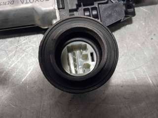 ELEVALUNAS DELANTERO DERECHO TOYOTA YARIS 1.3 16V (99 CV) DE 2013 - D.4467129 / 857100D100