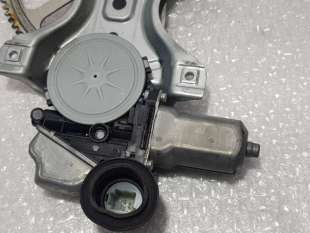ELEVALUNAS DELANTERO IZQUIERDO TOYOTA YARIS 1.3 16V (99 CV) DE 2013 - D.4467130 2
