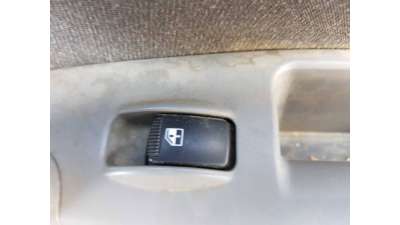 MANDO ELEVALUNAS TRASERO DERECHO KIA SORENTO 2.5 CRDi (140 CV) DE 2005 - D.4480562