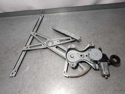 ELEVALUNAS DELANTERO DERECHO TOYOTA YARIS 1.5 16V (75 CV) DE 2014 - D.4489777 / 857100D100