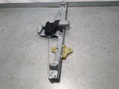 ELEVALUNAS DELANTERO DERECHO RENAULT CLIO IV 0.9 (90 CV) DE 2016 - D.4514940 / 807205569R