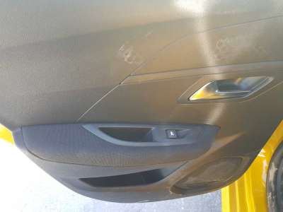 ELEVALUNAS TRASERO IZQUIERDO PEUGEOT 208 1.2 PureTech (101 CV) DE 2022 - D.4559471