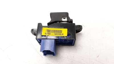 MANDO ELEVALUNAS TRASERO IZQUIERDO KIA RIO  - M.1075863 / 935801W000LH