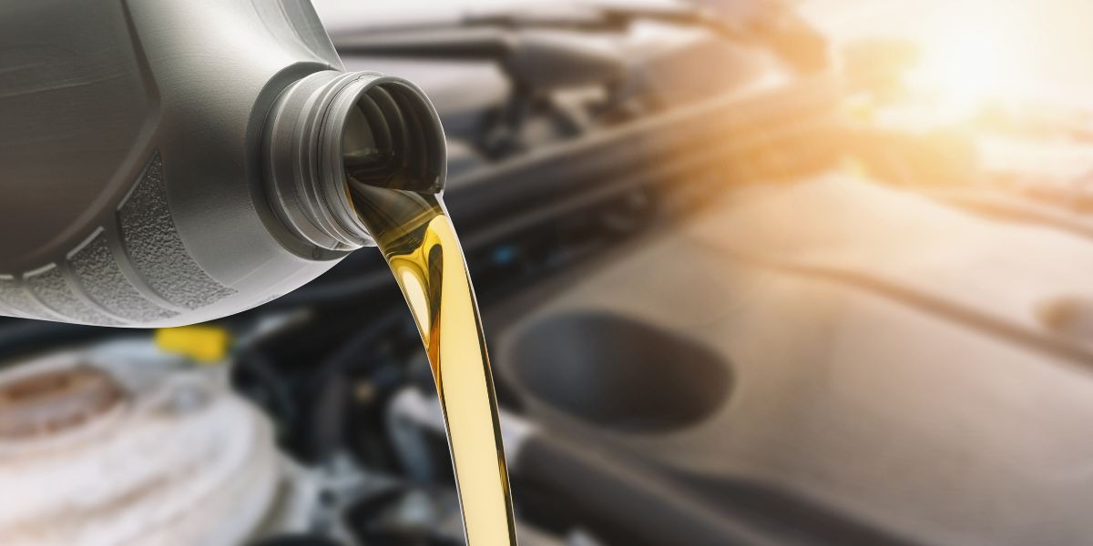 Mi coche consume mucho aceite, ¿debo preocuparme? Descubre cuándo es normal y cuándo es síntoma de una avería